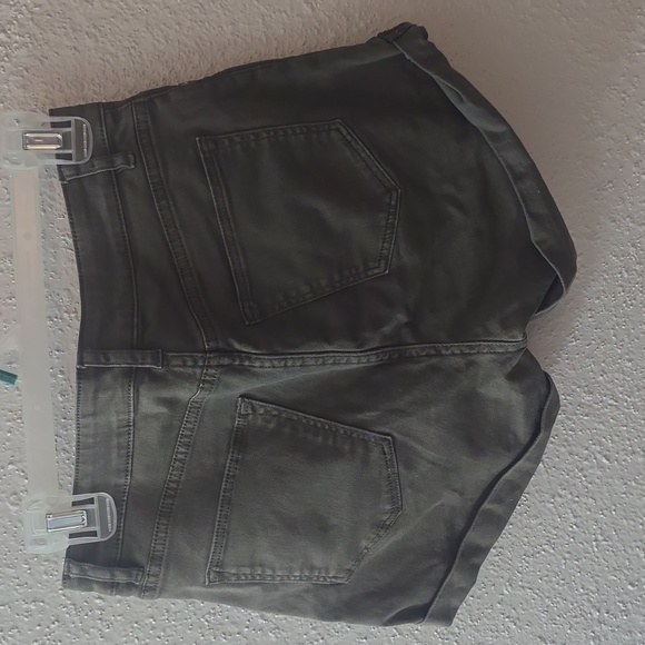 H&M GREEN JEAN SHORTS - Picture 3 of 3